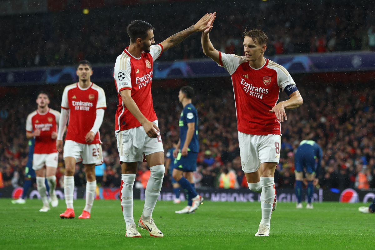 Arsenal thắng tưng bừng trong ngày trở lại Cúp C1 châu Âu